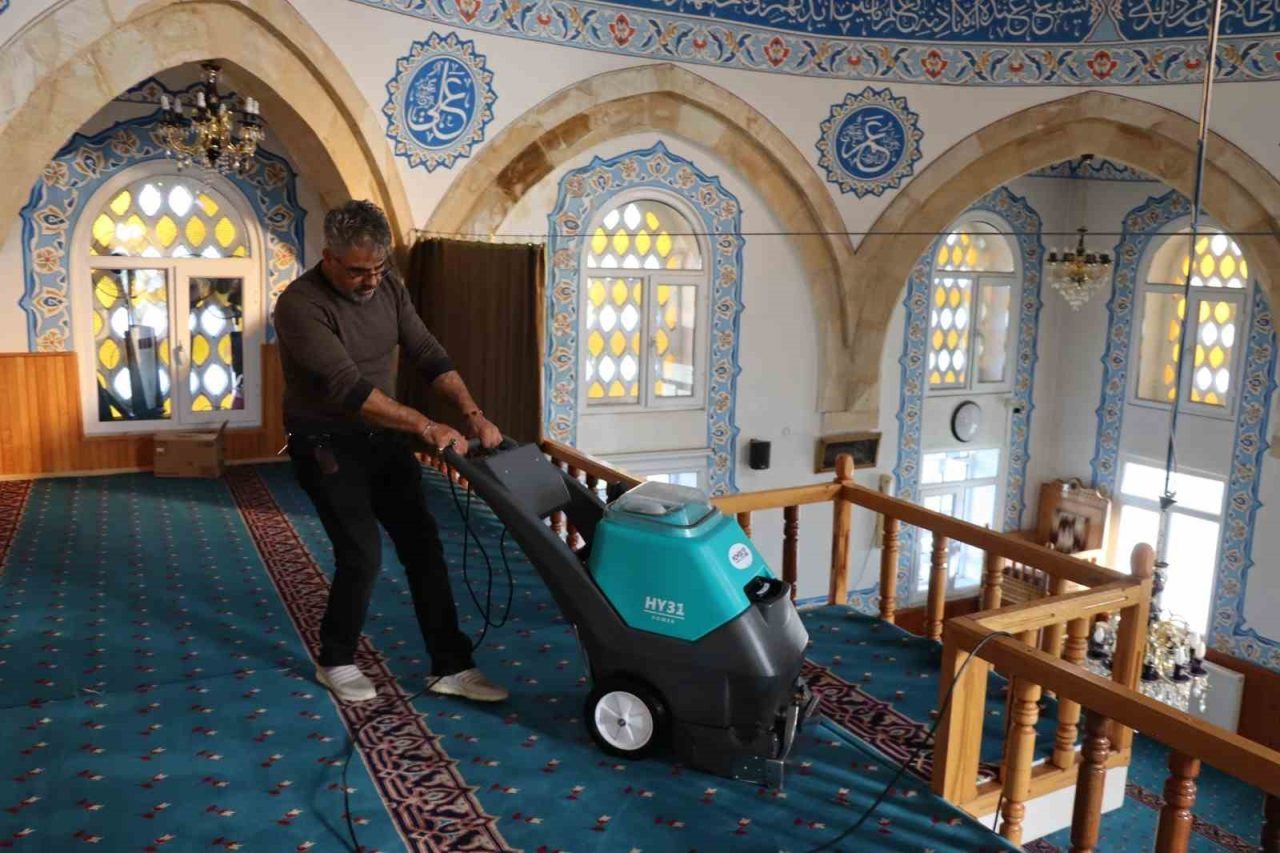 Belediyeden camilere örnek hizmet