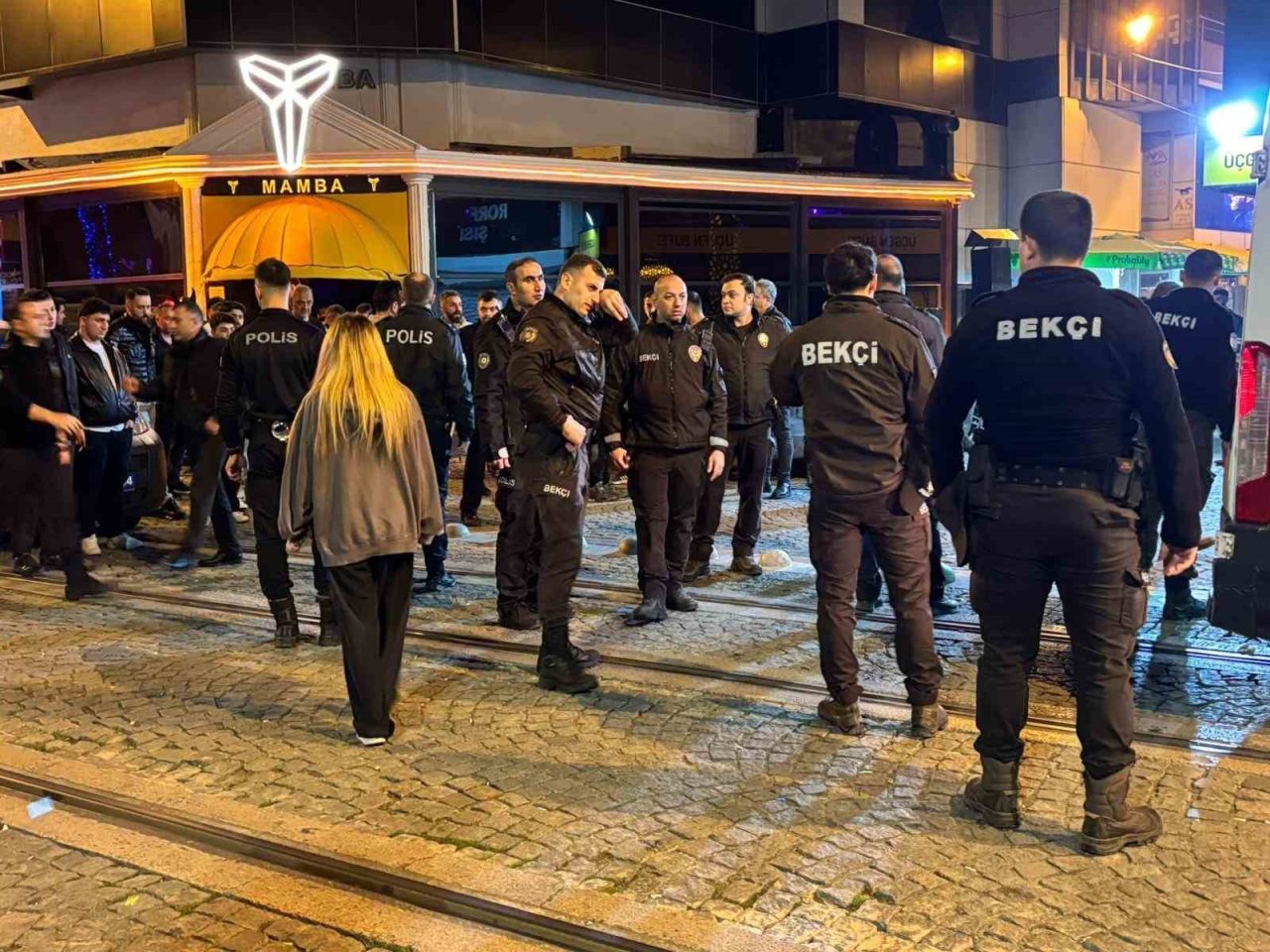 Eğlence mekanındaki kavga kanlı bitti: 2 yaralı
