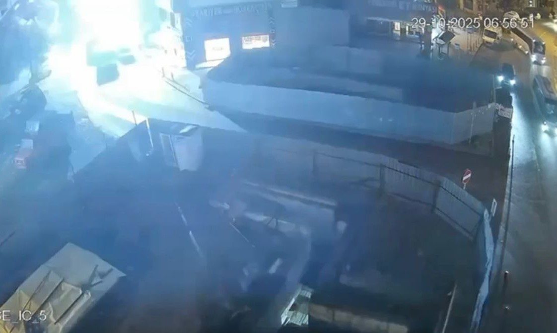Gebze’deki binanın yıkılma anı kamerada