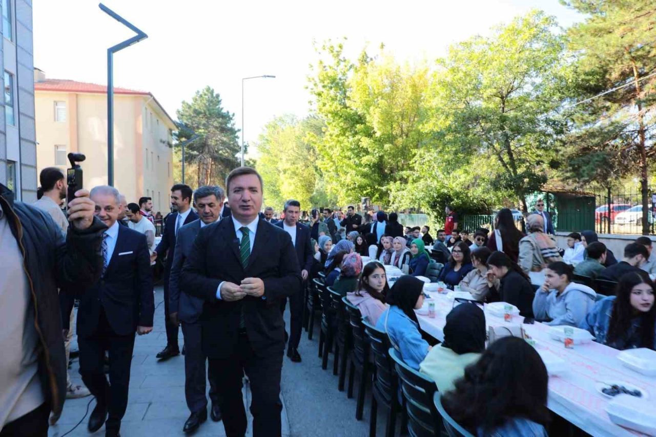 “Gençlik Programı” kapsamında EBYÜ öğrencilerine 847 kişilik kontenjan tahsis edildi