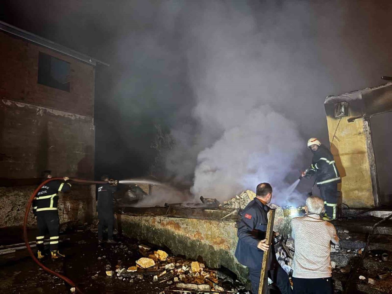 Giresun’da mısır fırını 1 ev ve 1 serentiyi kül etti