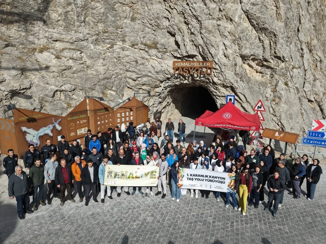 Kemaliye’de 1. Karanlık Kanyon Taşyolu Yürüyüşü yapıldı