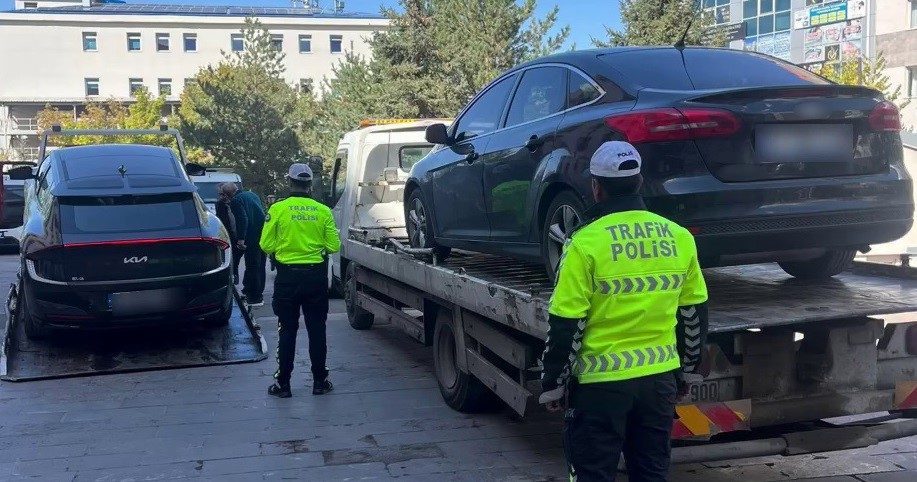 Polis sanal devriye ile drift yaptığını tespit ettiği sürücülere 46 bin TL ceza kesti