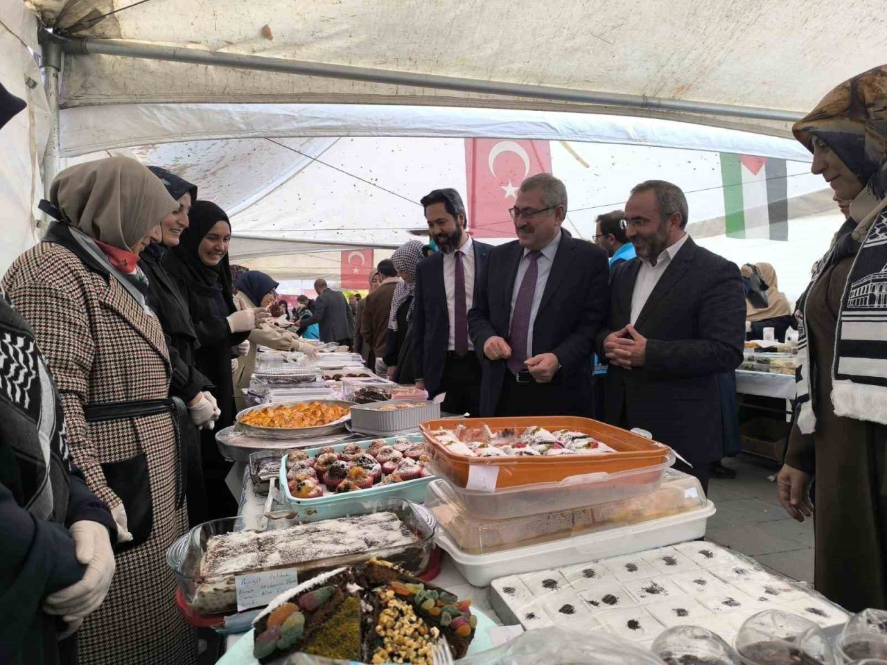 Erzurum’da “Hayır Çarşısı” dualarla açıldı