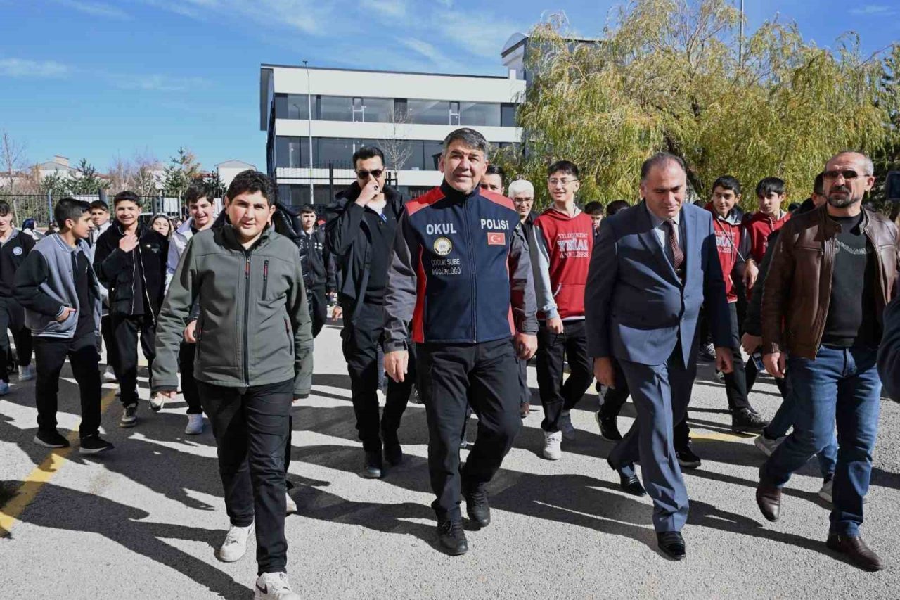 Erzurum’da her okul bir polise zimmetli