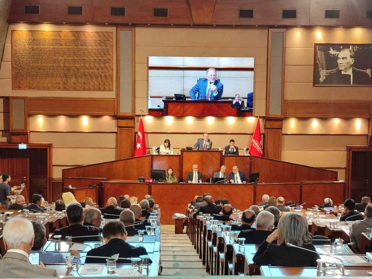 İBB Meclisi’nde “iddianame” gerginliği