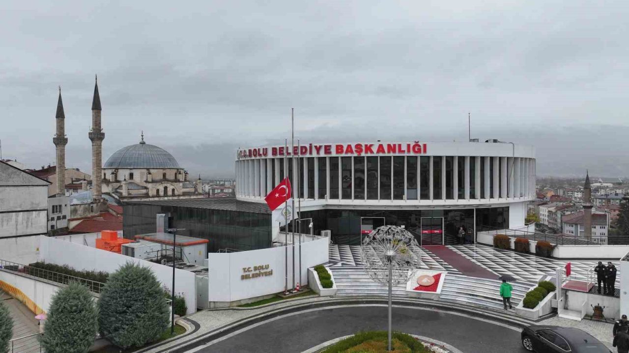 Tanju Özcan: “Bolu’da 3 gün boyunca tüm eğlence etkinlikleri iptal edildi”