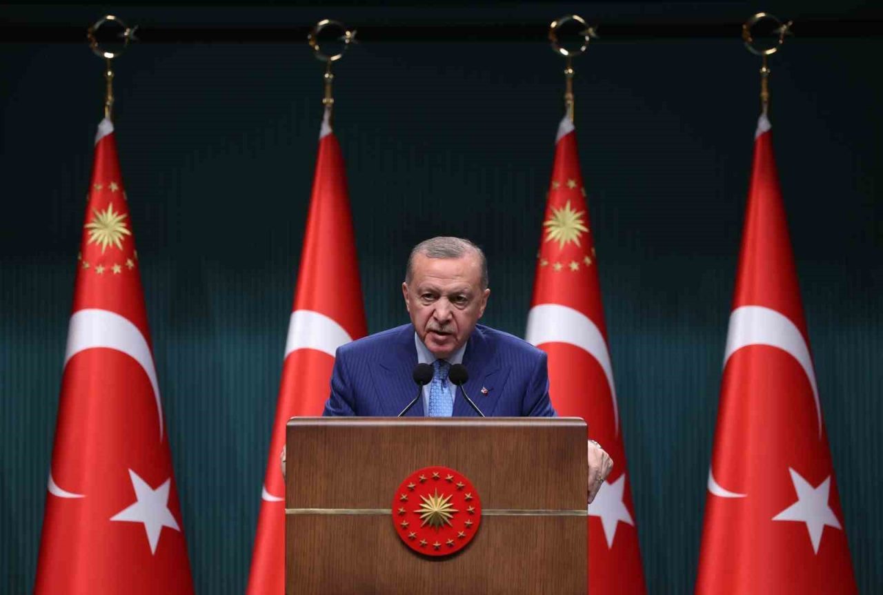 Cumhurbaşkanı Erdoğan: “Muhalefetin iş bilmezliğine bakıp asla umutsuzluğa kapılmayın, liyakatli kadrolar Türkiye’de iş başındadır”