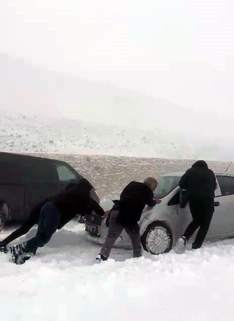 Palandöken geçidinde ulaşıma kar engeli