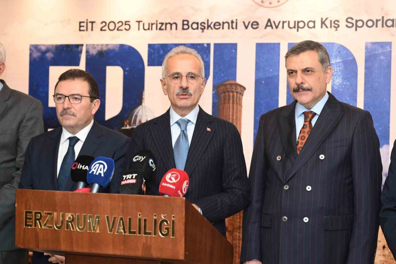 Ulaştırma ve Altyapı Bakanı Uraloğlu: “Erzincan-Erzurum-Kars tren hattı etüt proje çalışmaları devam ediyor”