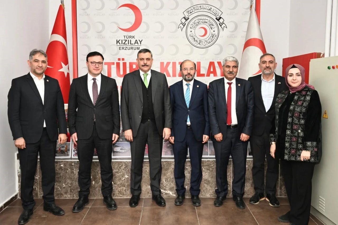 Vali Çiftçi’den  Kızılay’a ziyaret