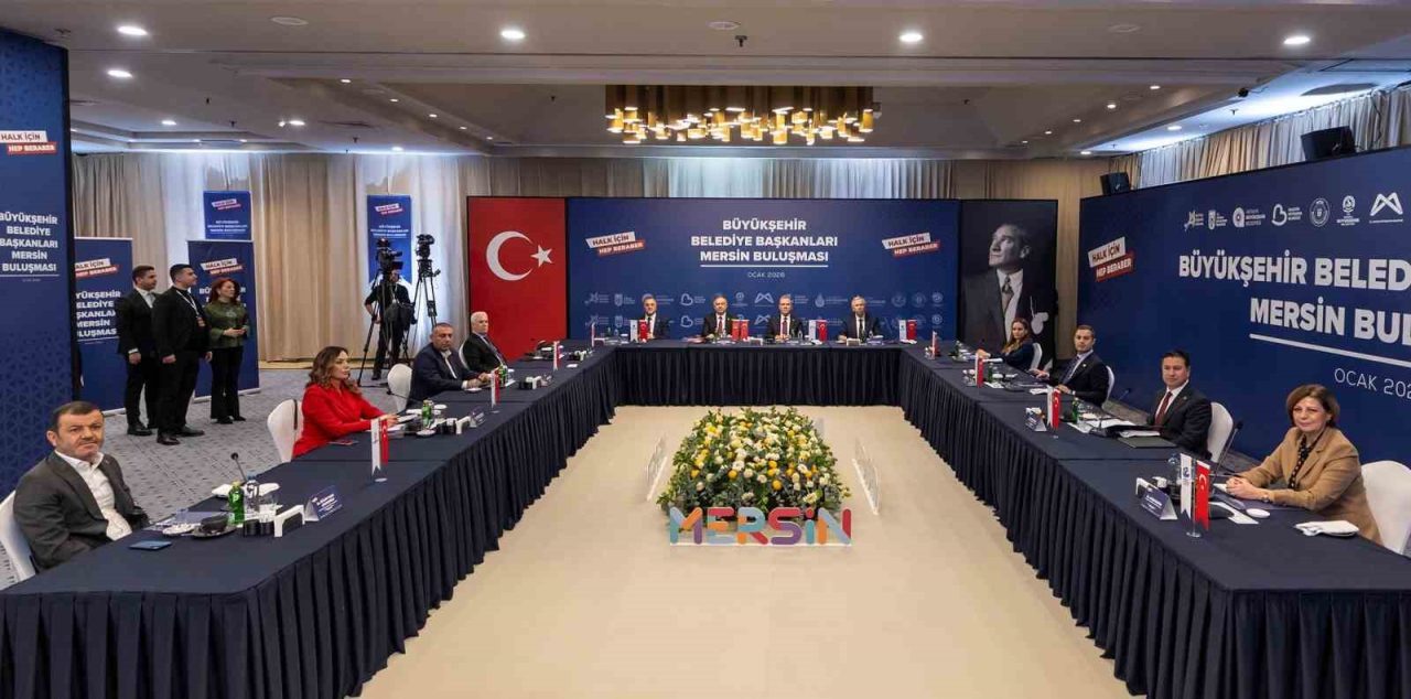 CHP’li Büyükşehir Belediye Başkanları Mersin’de buluştu