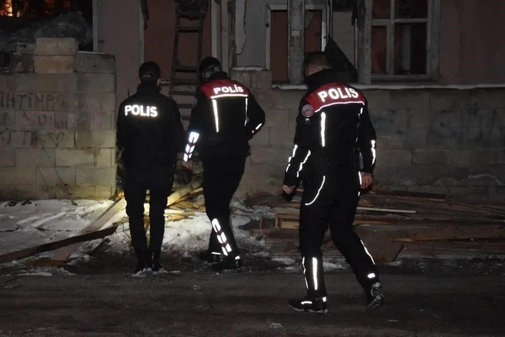 Erzincan’da çeşitli suçlardan aranan 28 şahıs düzenlenen operasyonda yakalandı
