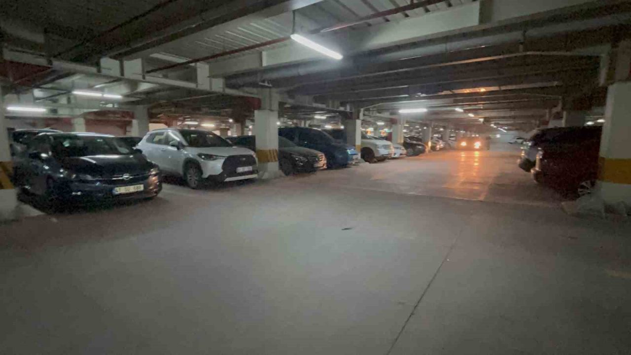 Kapalı otoparktaki şakalaşma kanlı bitti: Arkadaşını bıçaklayarak öldürdü