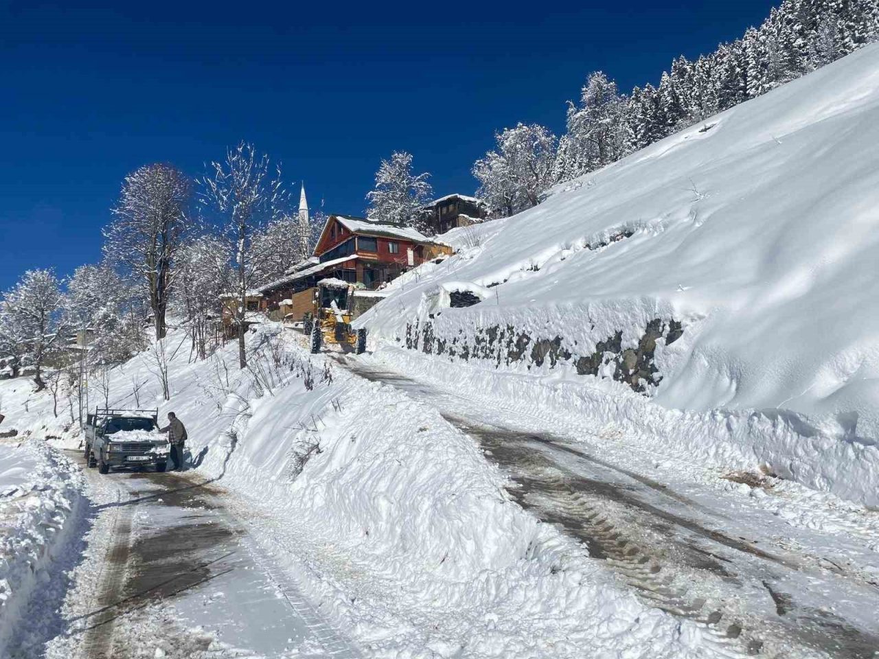 Rize’de 206 köy yolu kar nedeniyle ulaşıma kapandı
