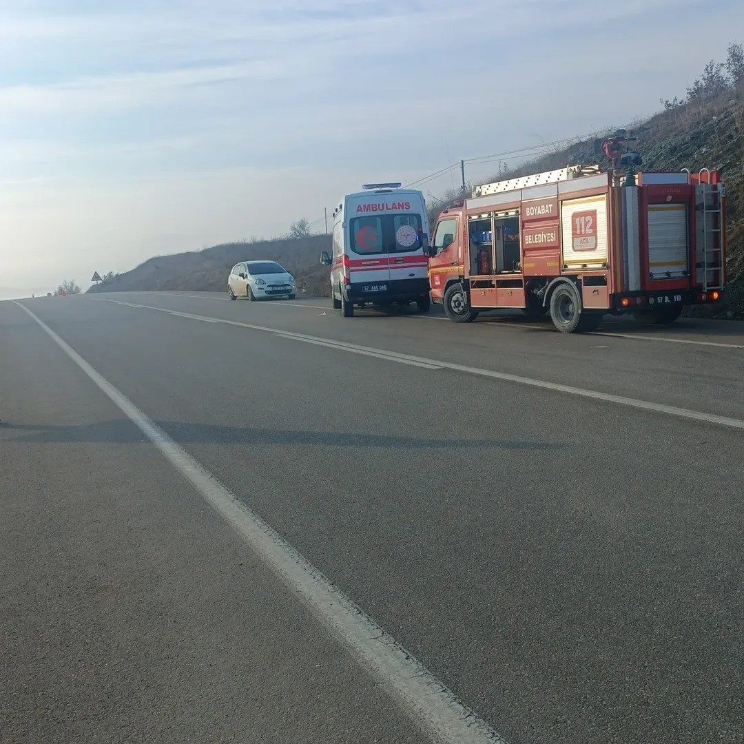 Sinop’ta kontrolden çıkan otomobil şarampole devrildi: 5 yaralı