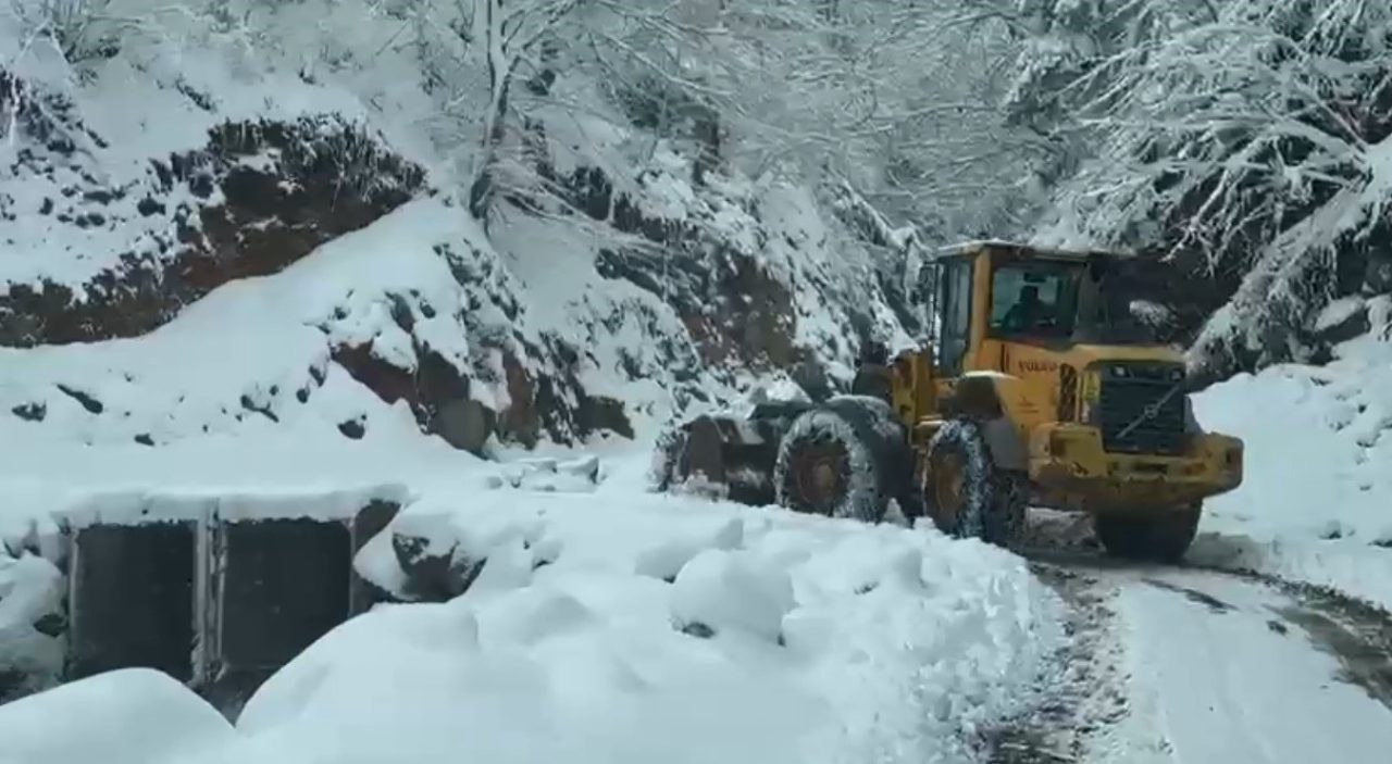 Trabzon’da 24 mahalle yolu kar nedeniyle ulaşıma kapandı