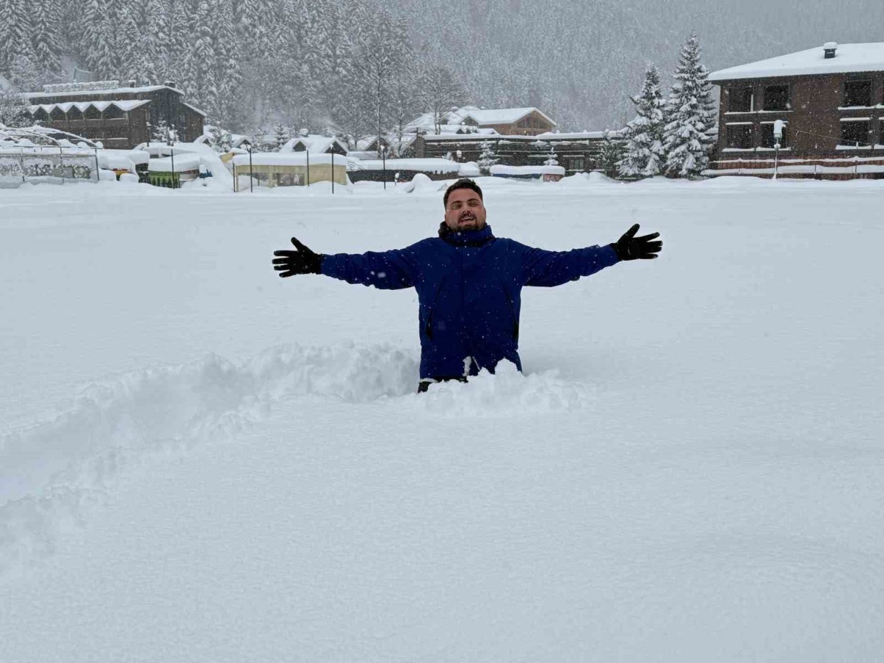 Uzungöl’de kar kalınlığı 1 metreyi aştı