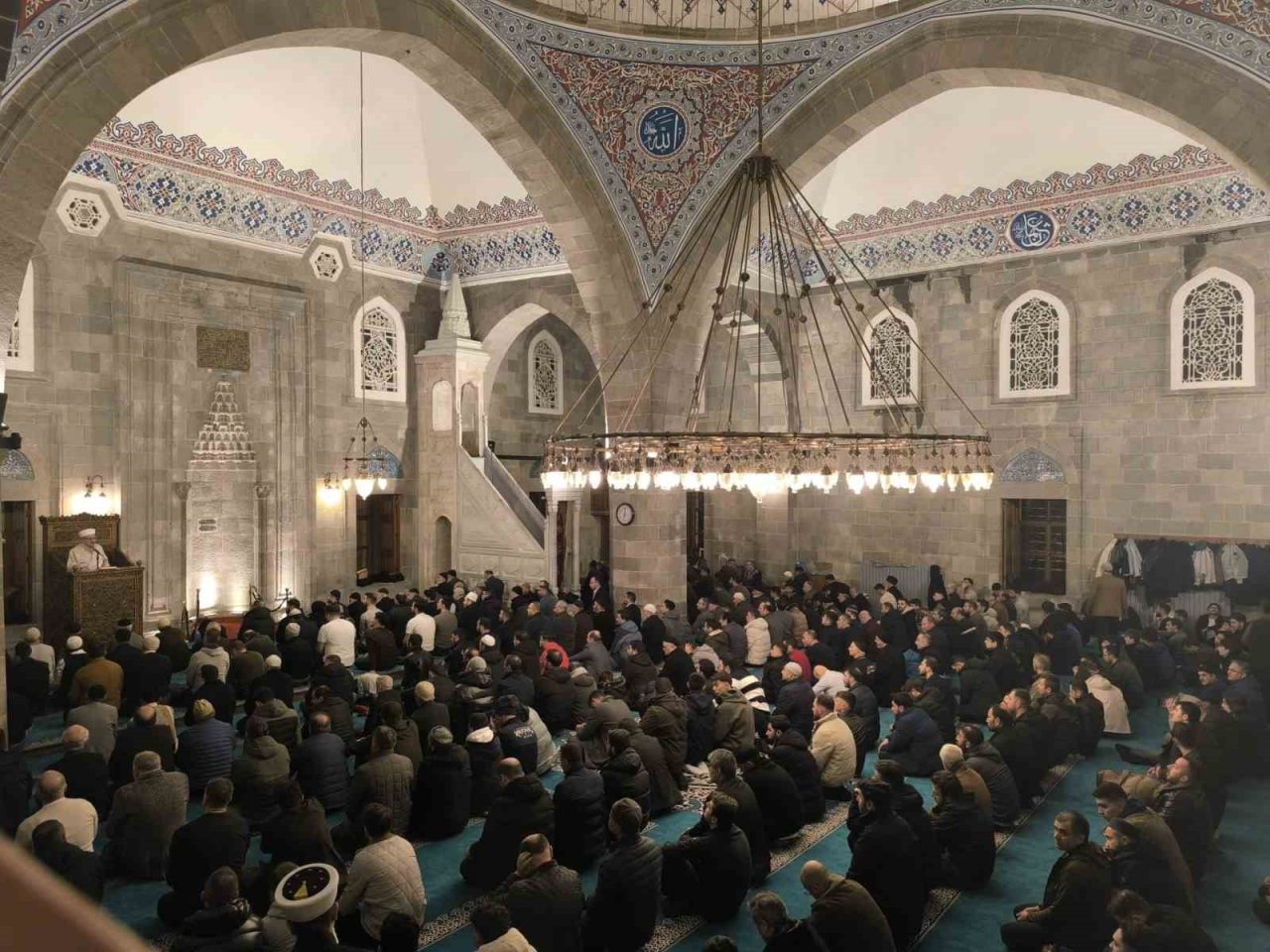 Beraat Kandili’nde camiler doldu taştı