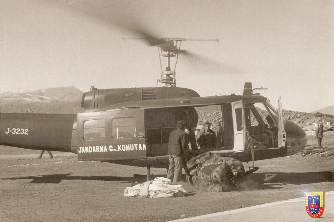 Çaldıran depreminin 50’nci yılında jandarmadan tarihi helikopter paylaşımı