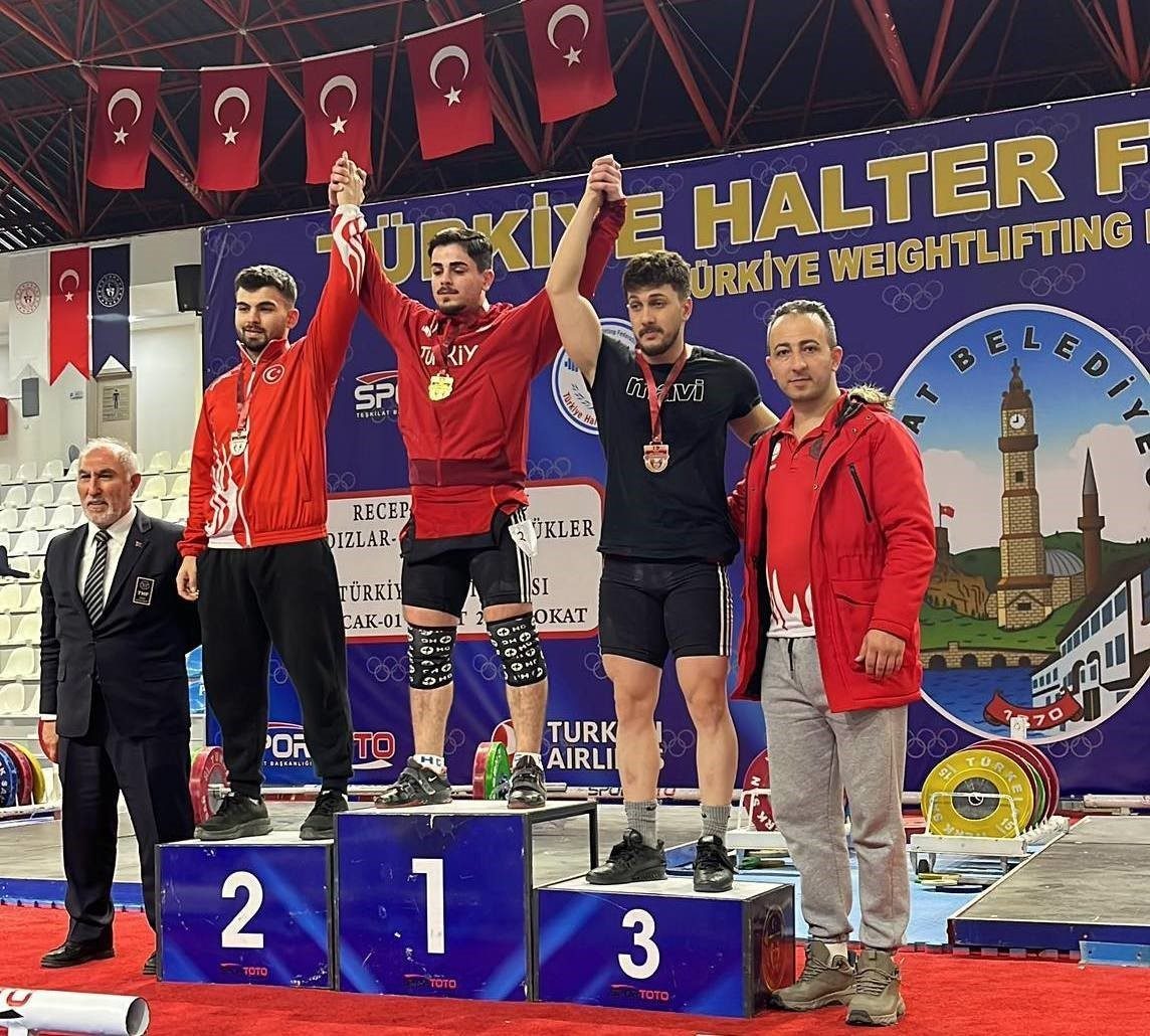 Erzincanlı halterci Özbay Türkiye üçüncüsü oldu
