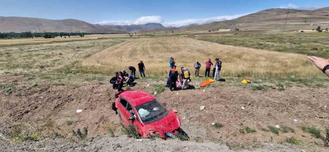 Bayburt’ta otomobil takla attı, 8 kişi yaralandı