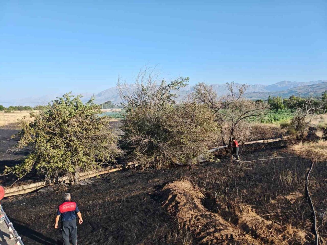 Elmaköy’deki tarla yangını büyümeden söndürüldü